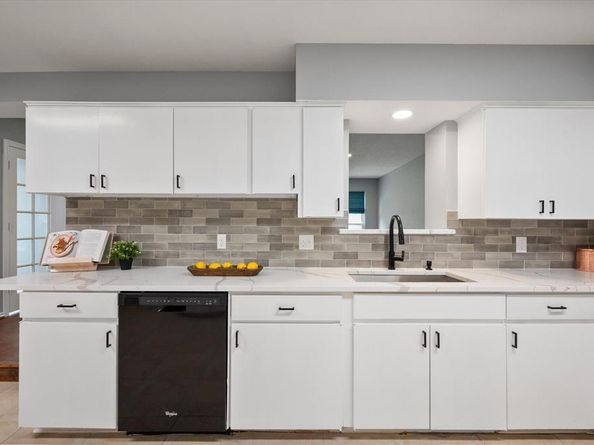 1712  Chip N Dale Drive , Arlington Texas 76012