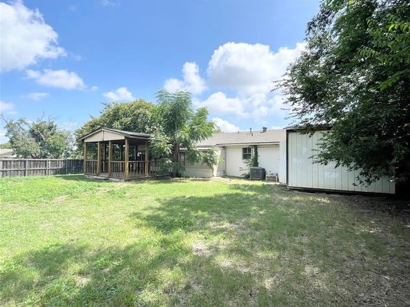 301 S Forest Crest Drive , Garland Texas 75042
