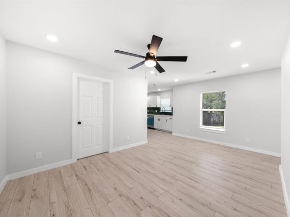3313  Thibet Street , Dallas Texas 75211
