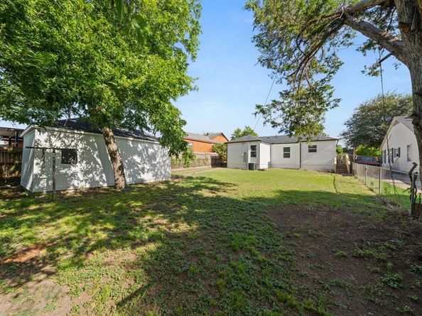 3313  Thibet Street , Dallas Texas 75211
