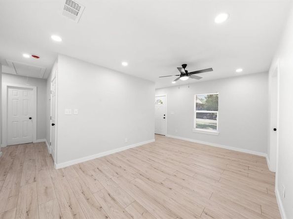 3313  Thibet Street , Dallas Texas 75211