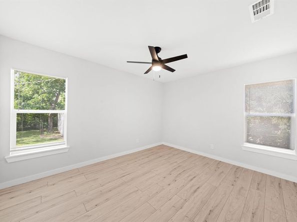 3313  Thibet Street , Dallas Texas 75211