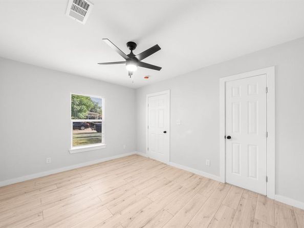 3313  Thibet Street , Dallas Texas 75211