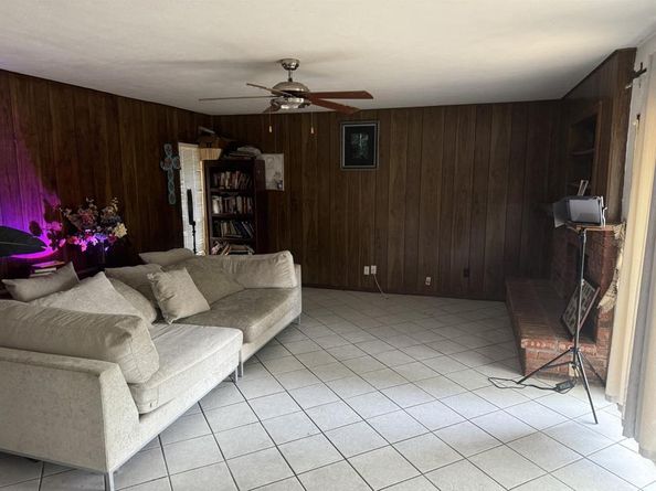3425  knollpoint Drive , Garland Texas 75043