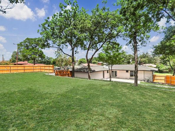 944  Timber Dell Lane , Dallas Texas 75232