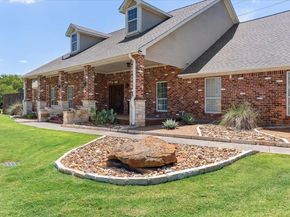 708  Canyon Creek Trail , Fort Worth Texas 76112