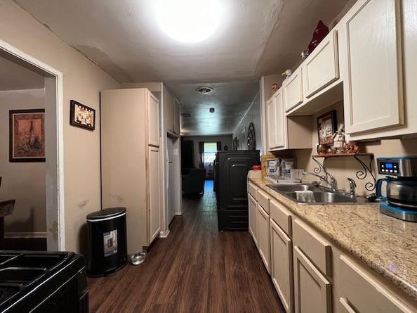 227  Halsey Street , Dallas Texas 75224