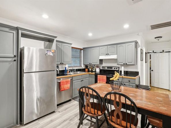 408  Harrison Lane , Hurst Texas 76053