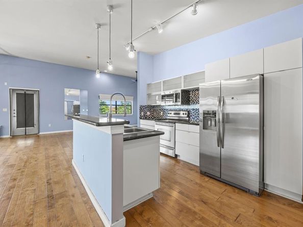 1111 S Akard Street  414, Dallas Texas 75215
