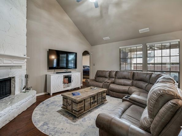 2743  Columbus  , Grand Prairie Texas 75054