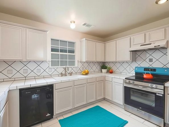 274 S St Augustine Drive , Dallas Texas 75217