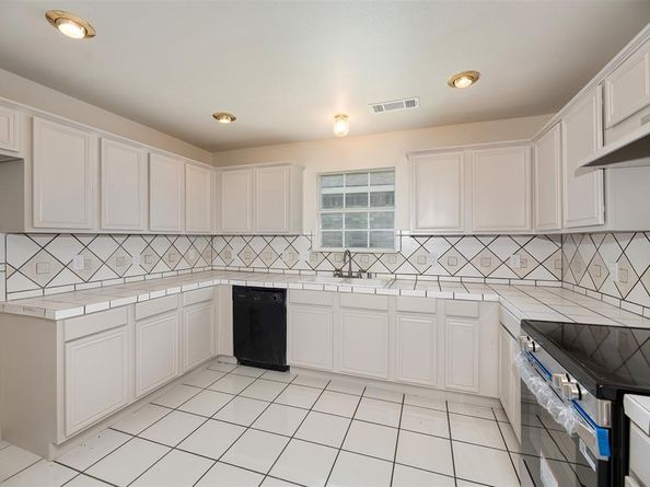 274 S St Augustine Drive , Dallas Texas 75217