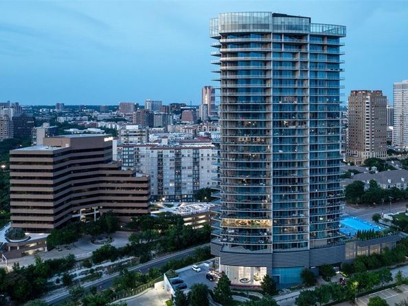 3130 N Harwood Street  903, Dallas Texas 75201