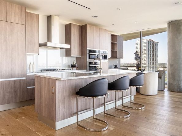 3130 N Harwood Street  903, Dallas Texas 75201