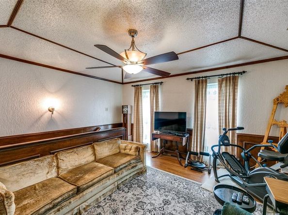 321  Kingsbridge Drive , Garland Texas 75040