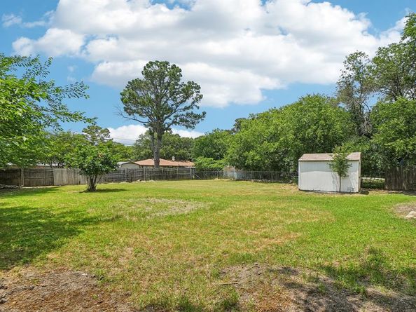 112  Gordon Drive , Azle Texas 76020