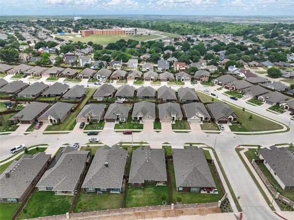 725  Sandy Chip Trail , Fort Worth Texas 76108
