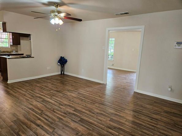 9610  Jennie Lee Lane , Dallas Texas 75227