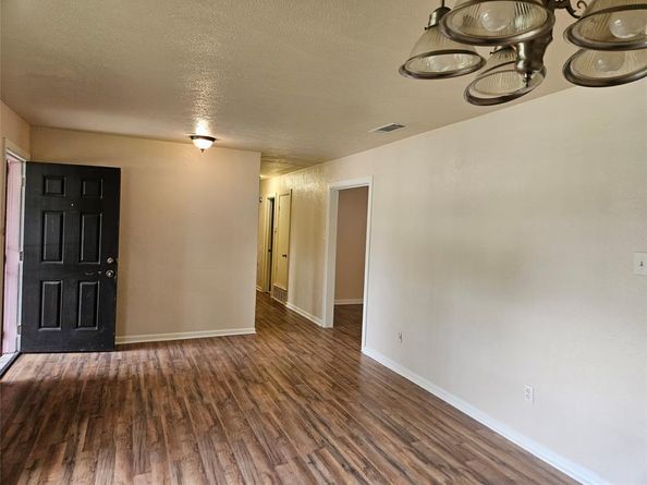 9610  Jennie Lee Lane , Dallas Texas 75227
