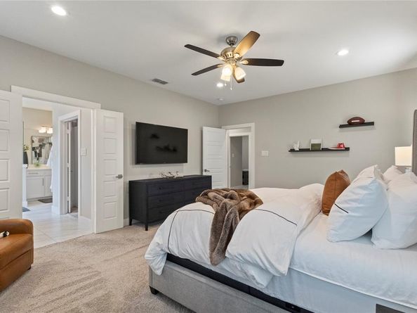 2027  Shaw Street , Dallas Texas 75212
