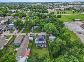 2027  Shaw Street , Dallas Texas 75212