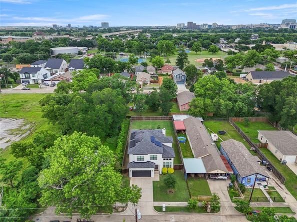 2027  Shaw Street , Dallas Texas 75212
