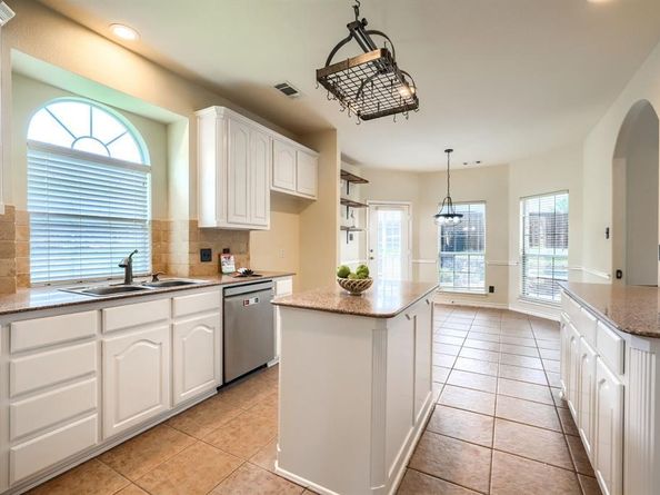 1302  Chippewa Court , Corinth Texas 76210