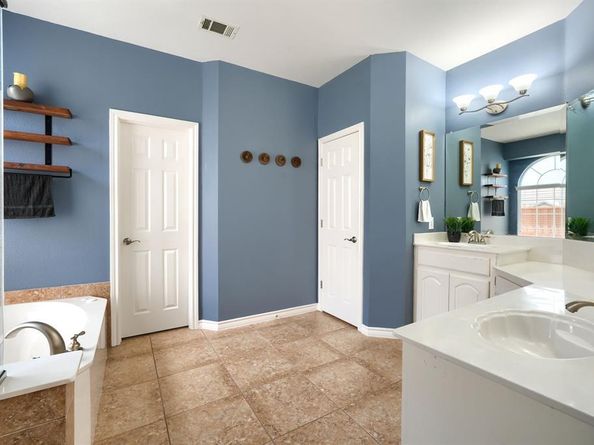 1302  Chippewa Court , Corinth Texas 76210