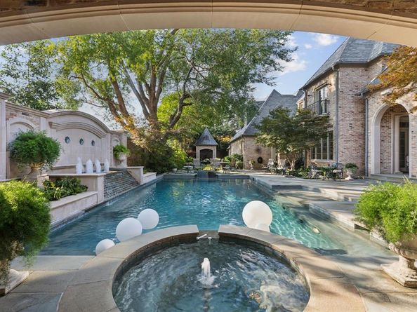 43  Braewood Place , Dallas Texas 75248