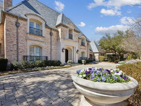 43  Braewood Place , Dallas Texas 75248