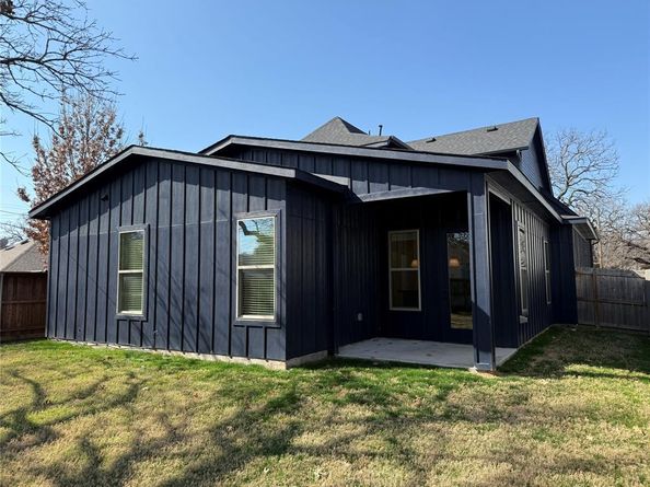 2130  Roanoke Avenue , Dallas Texas 75235