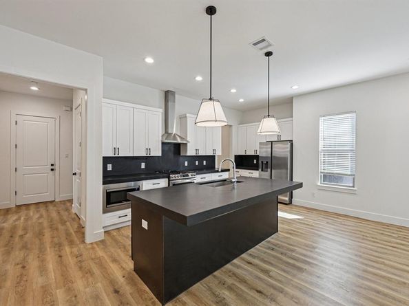 2130  Roanoke Avenue , Dallas Texas 75235