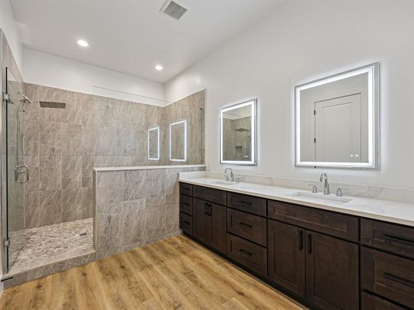 2130  Roanoke Avenue , Dallas Texas 75235