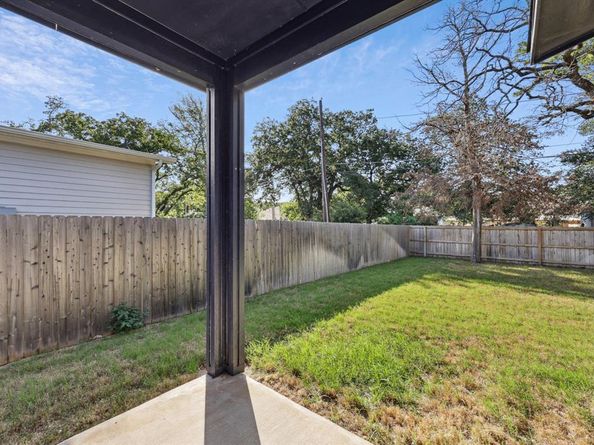2130  Roanoke Avenue , Dallas Texas 75235
