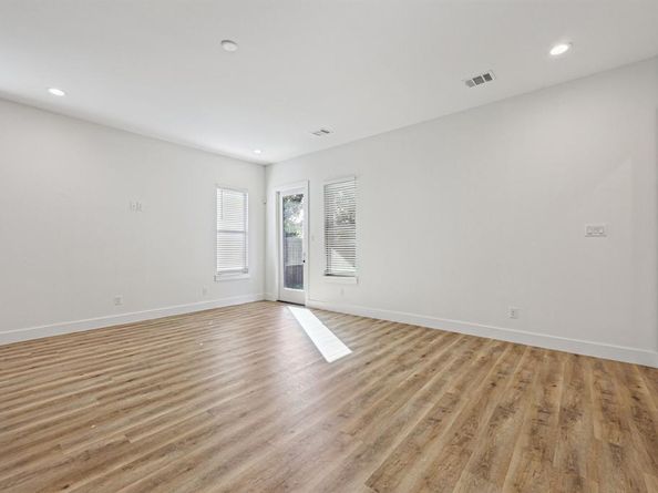 2130  Roanoke Avenue , Dallas Texas 75235