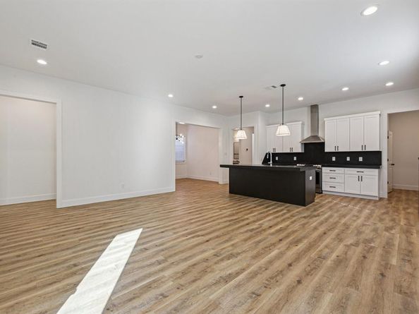 2130  Roanoke Avenue , Dallas Texas 75235