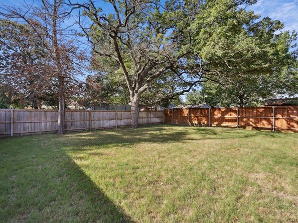 2130  Roanoke Avenue , Dallas Texas 75235