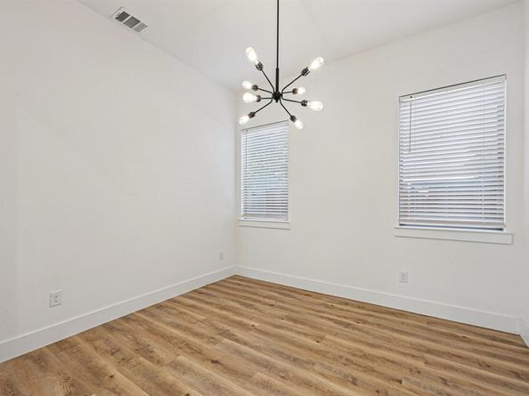 2130  Roanoke Avenue , Dallas Texas 75235
