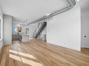 421 S Rayner Street , Fort Worth Texas 76111