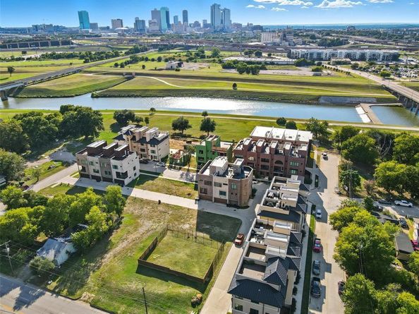 421 S Rayner Street , Fort Worth Texas 76111