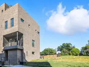 421 S Rayner Street , Fort Worth Texas 76111