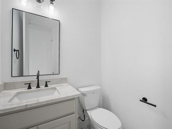 421 S Rayner Street , Fort Worth Texas 76111