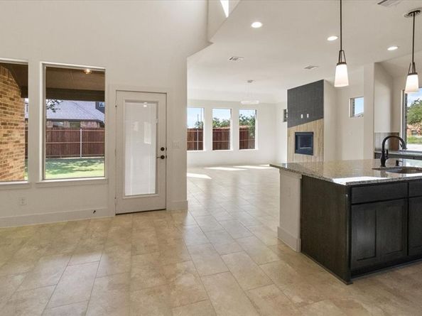 929  Ryed Lane , Fort Worth Texas 76120