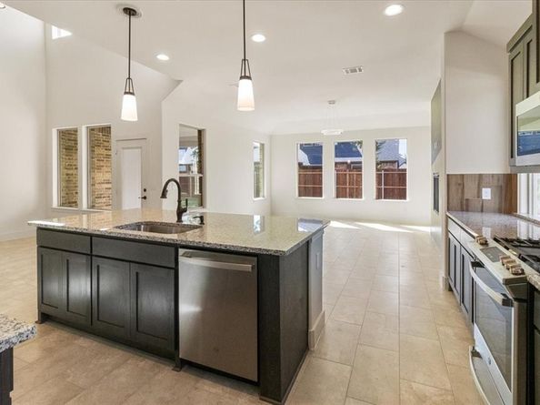 929  Ryed Lane , Fort Worth Texas 76120