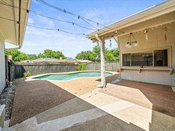 1341  Forestglen Drive , Lewisville Texas 75067