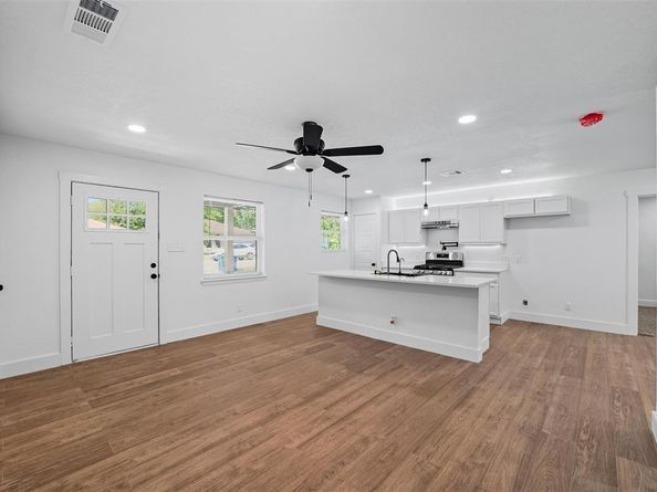 118  Evelyn Street , DeSoto Texas 75115