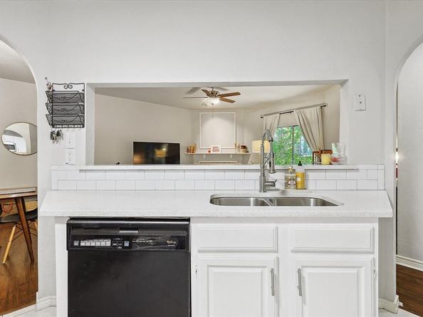 3033  San Jacinto Street  312, Dallas Texas 75204