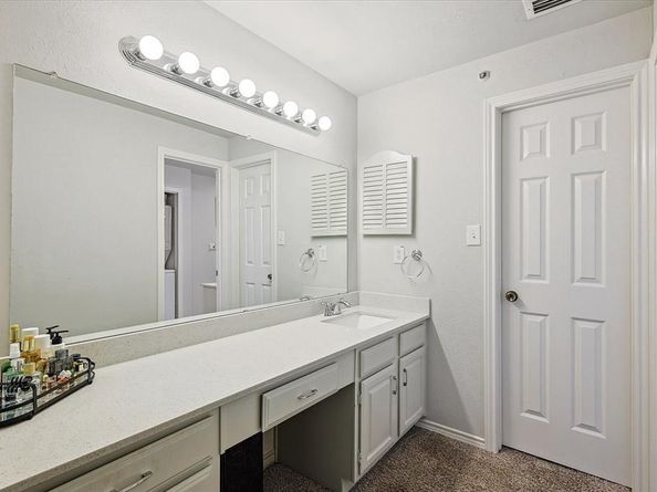 3033  San Jacinto Street  312, Dallas Texas 75204