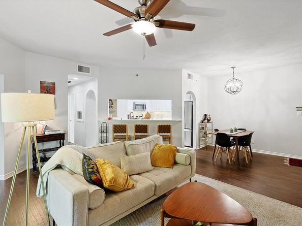 3033  San Jacinto Street  312, Dallas Texas 75204