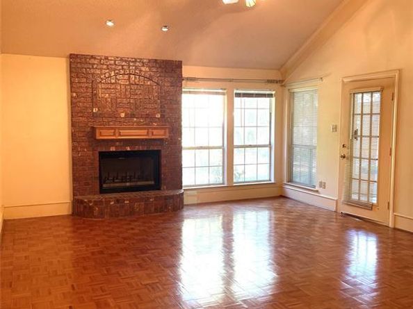 1412  Hyde Park Lane , Arlington Texas 76015